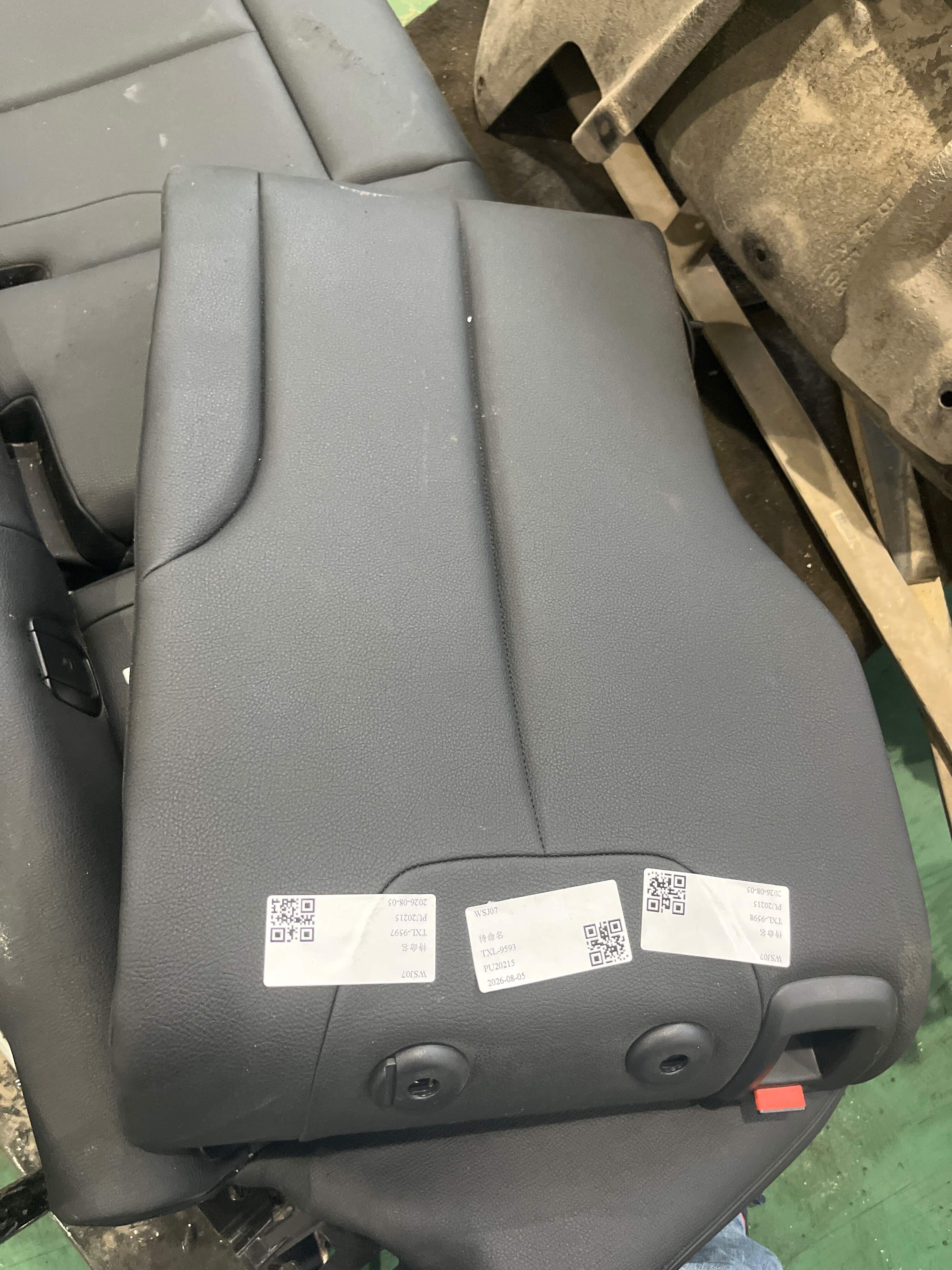 52207308966 后座椅靠背骨架(右)