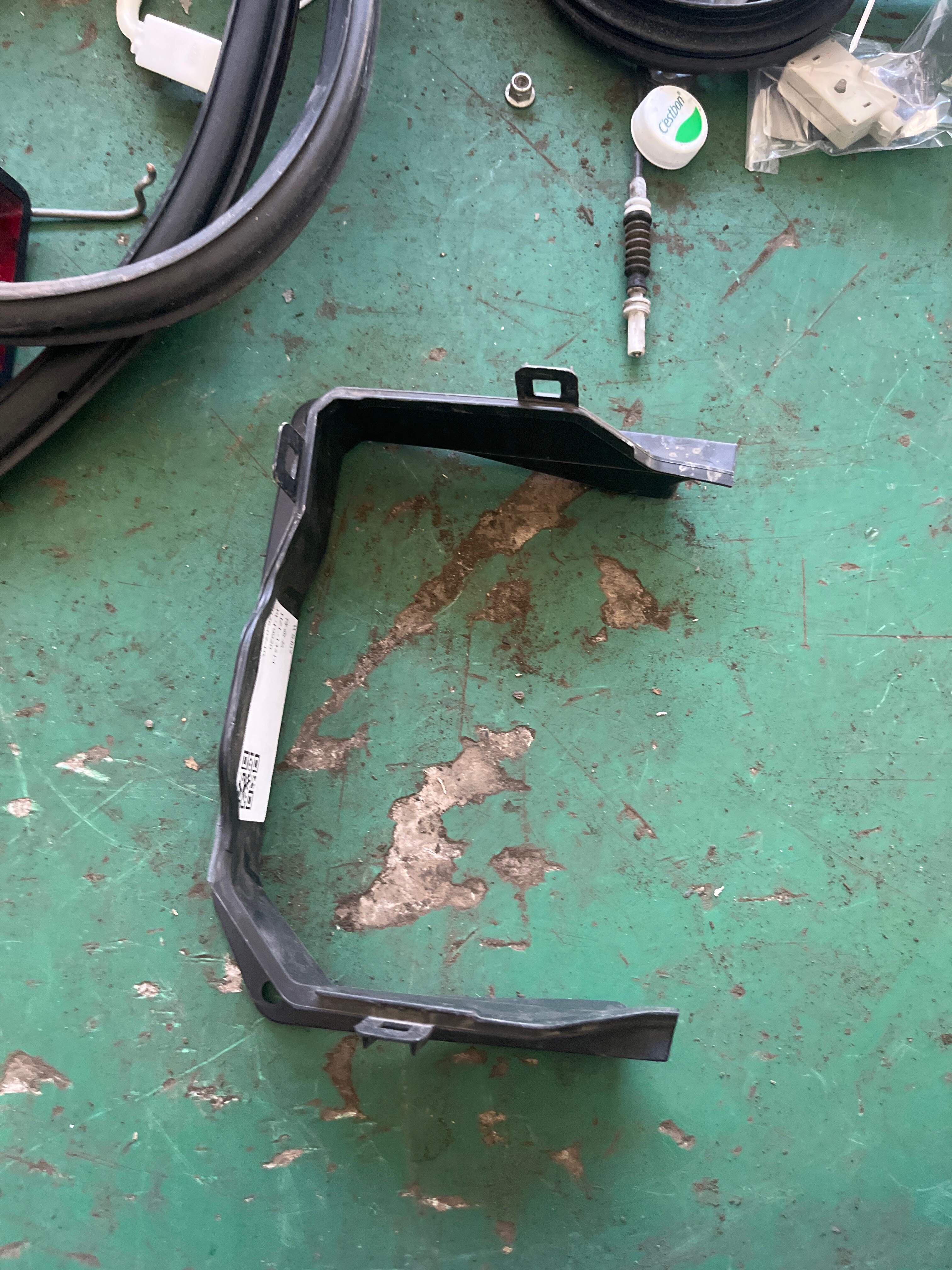 LR027975 Sunroof Roof Panel to Dashboard Bracket