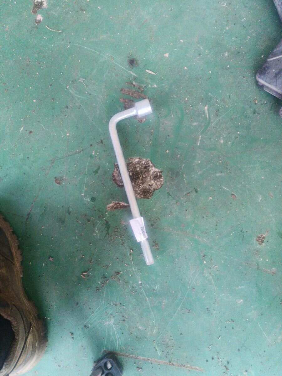 89211SYP003 Tire Wrench