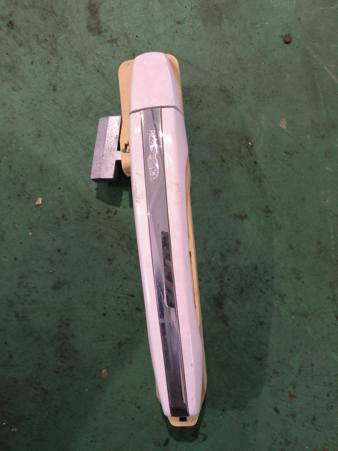 1068002113 Left Rear Door Outer Handle