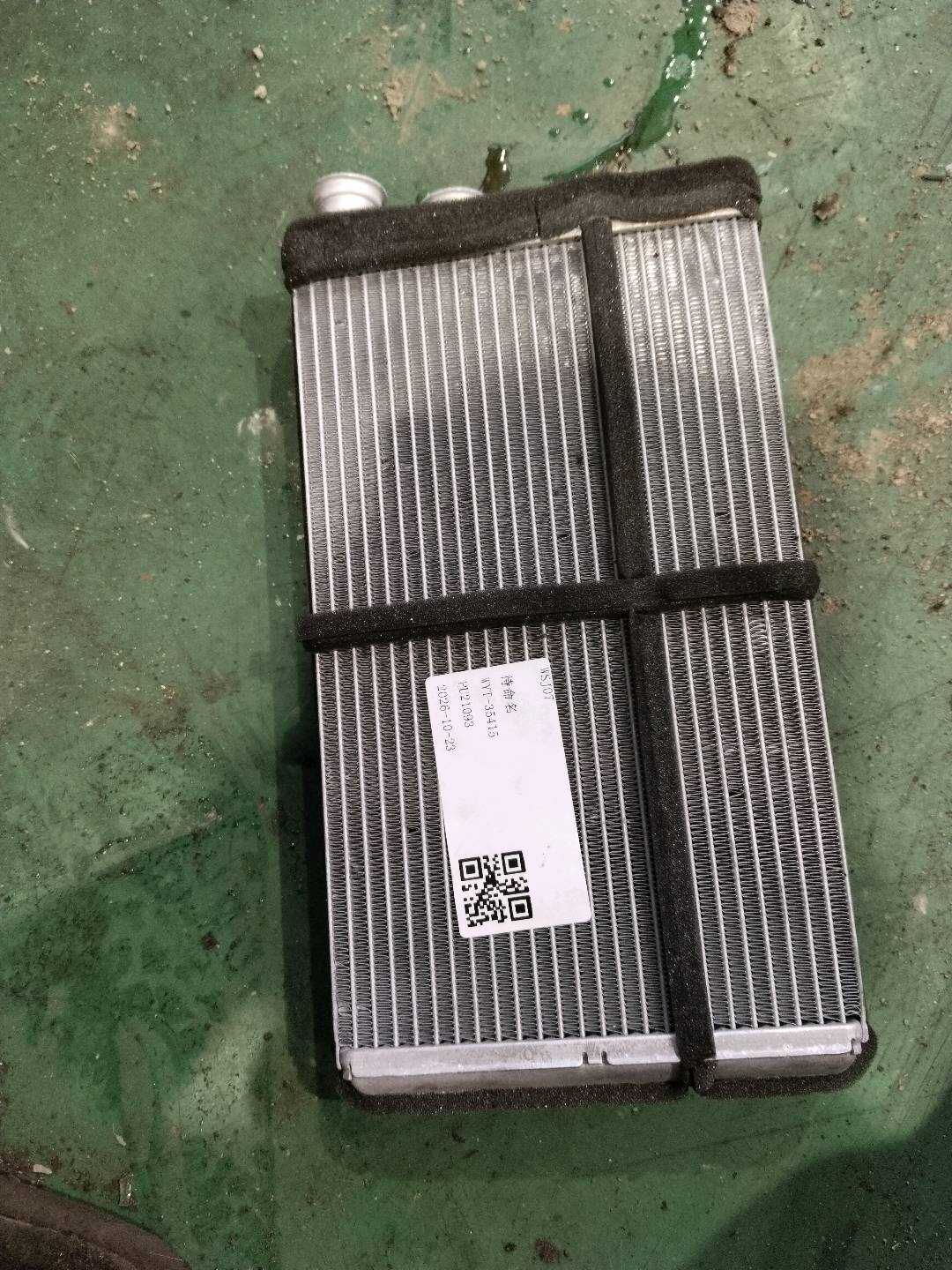 L4M0898037C 暖风散热器