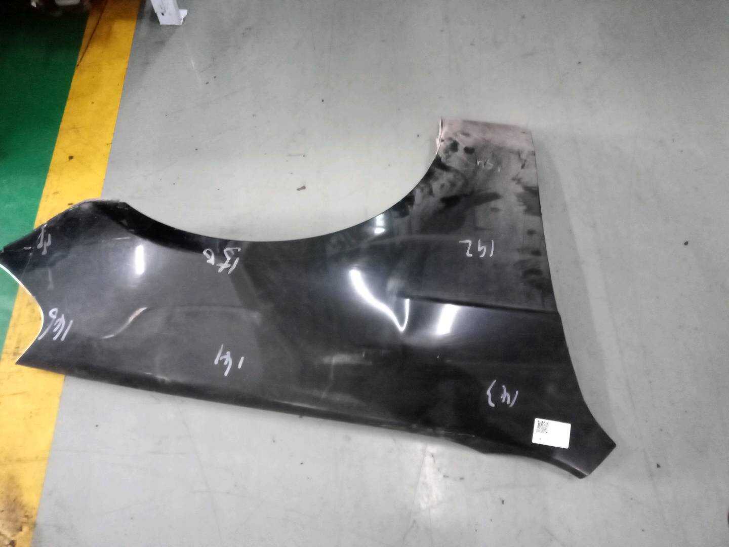 9045896 Front Fender, Right