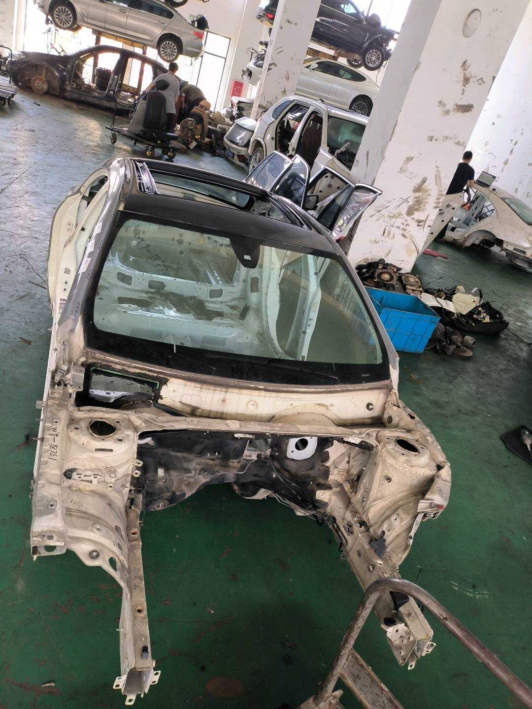 A1176000605 车身总成（车壳）
