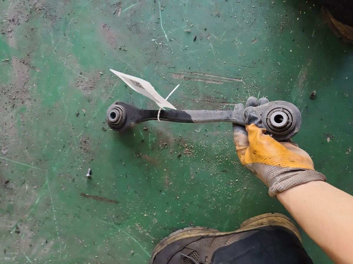 1K0501529J 后置定位臂（右）
