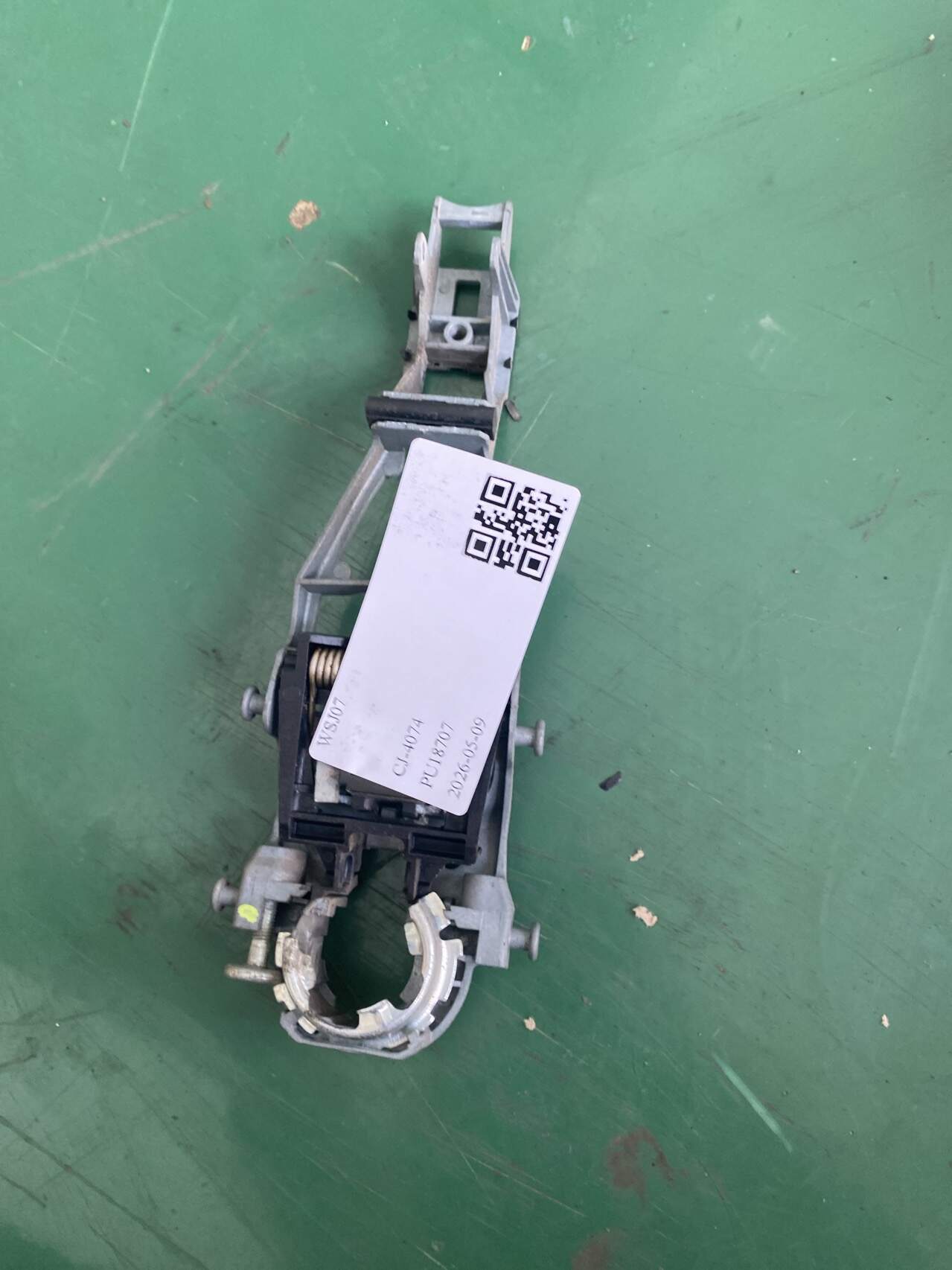 1ZD839886 后门外拉手固定框(右)