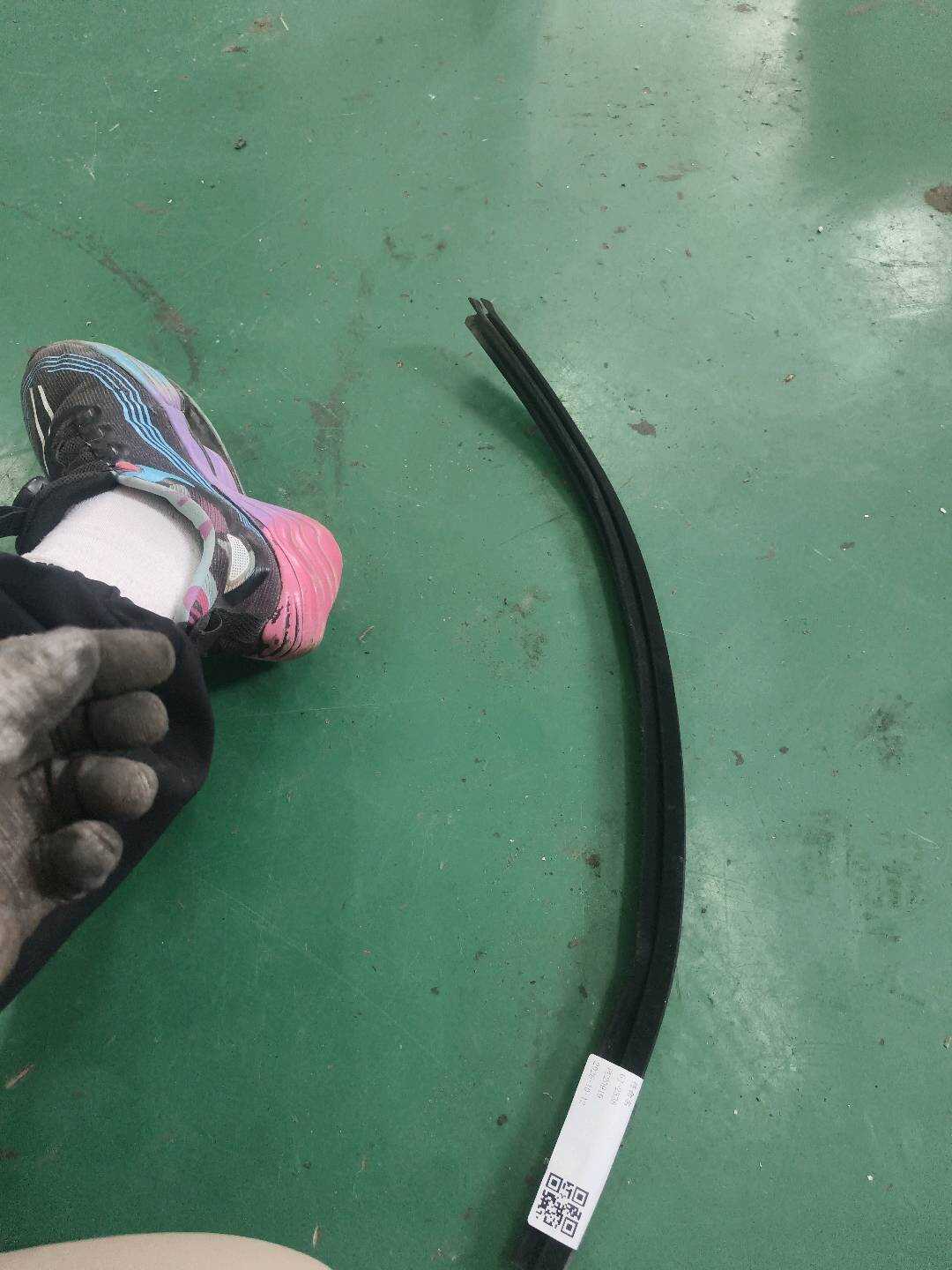 L8R0839479B 后门玻璃压条(左内)