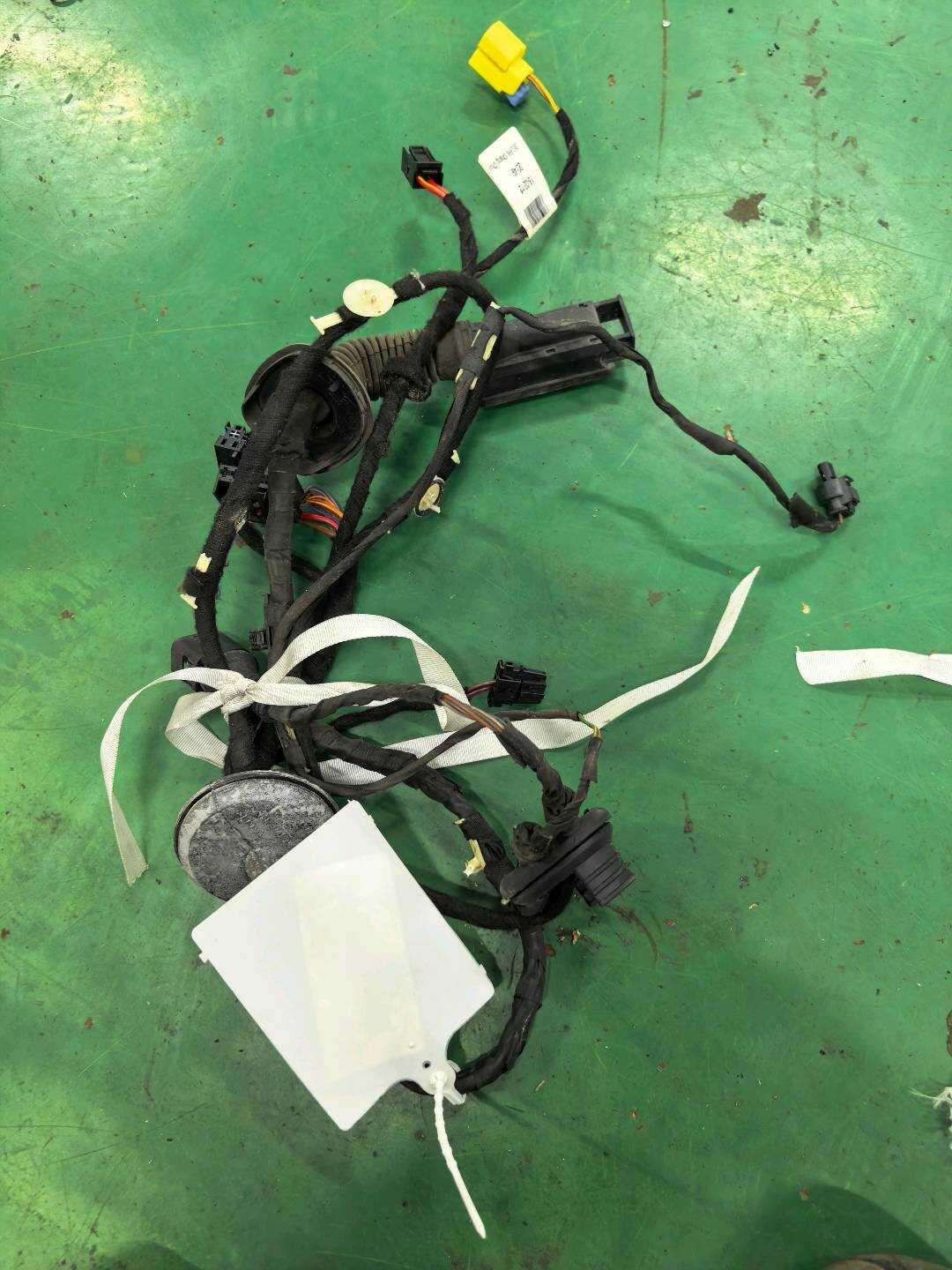 8K0971029AH Front Door Wiring Harness, Left