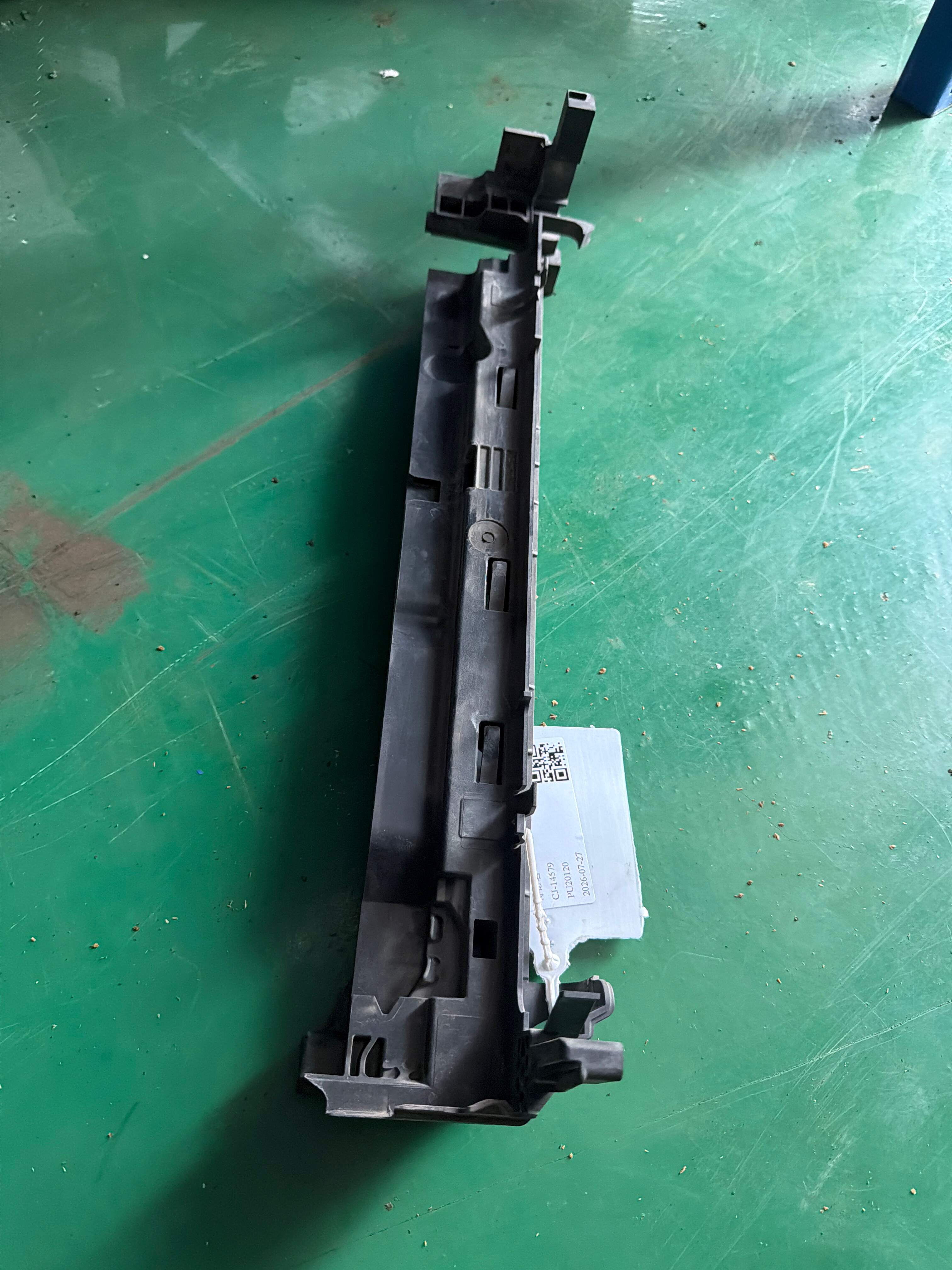 A0995044218 冷凝器支架（右）