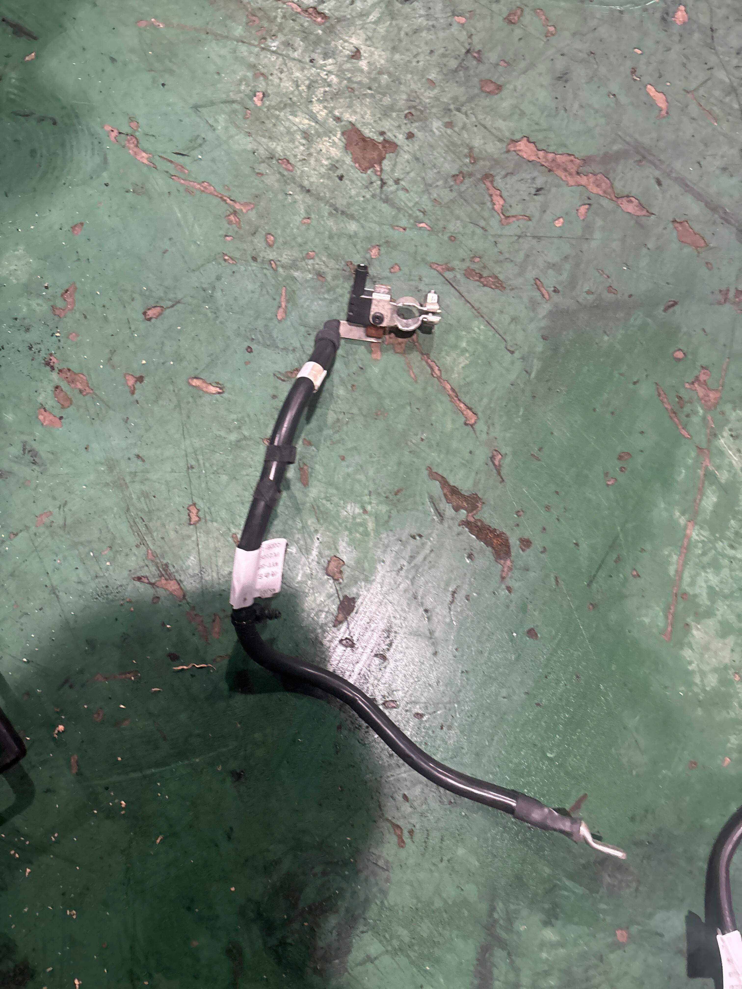 8W0915181C Battery Current Sensor