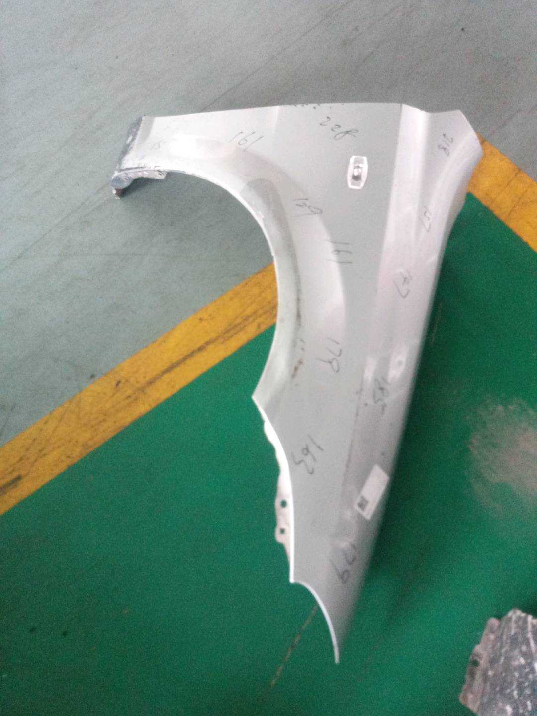 9025021 Front Fender, Right