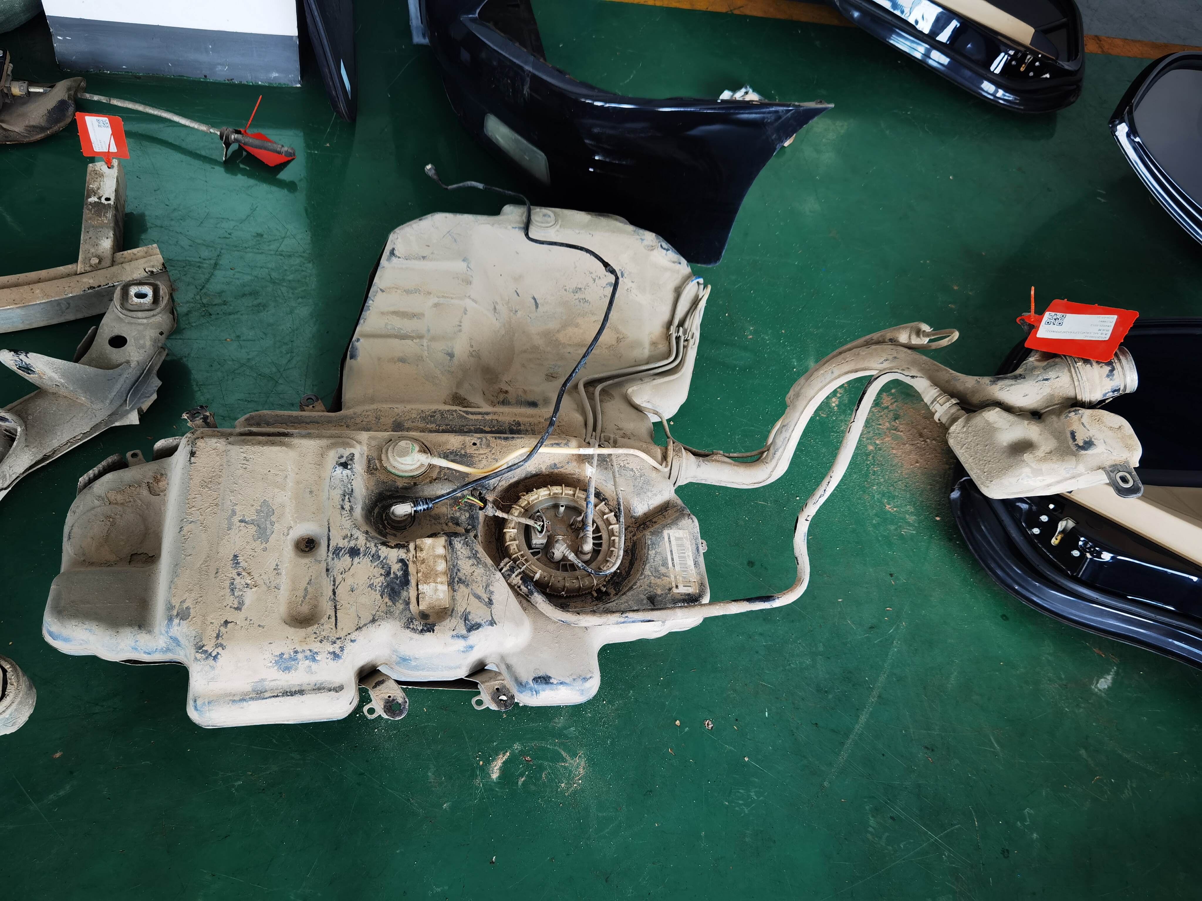 4F0201060AC Fuel Tank