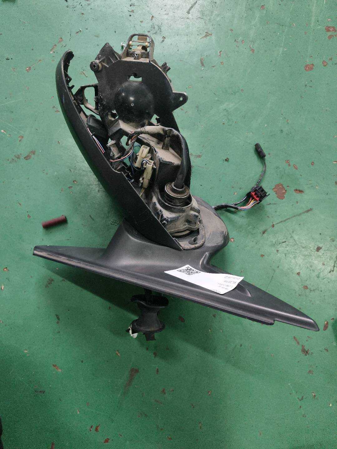 8R1857410K 倒车镜固定座(右)