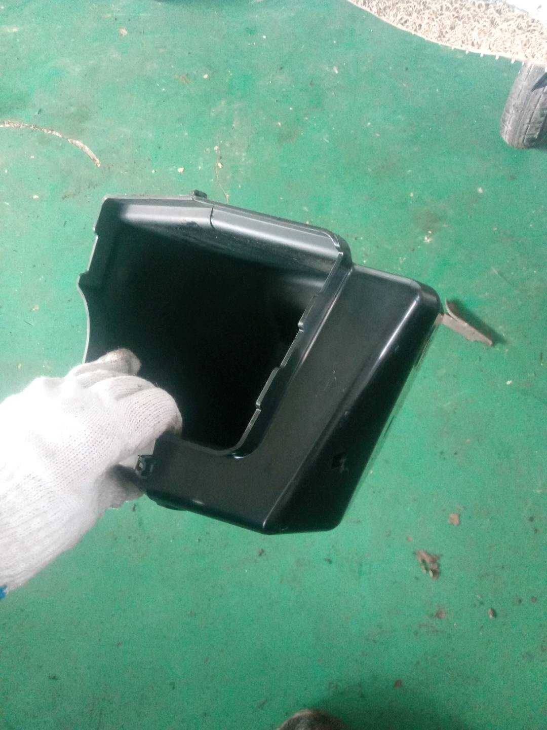 51477276941 行李箱地板储物箱(左)