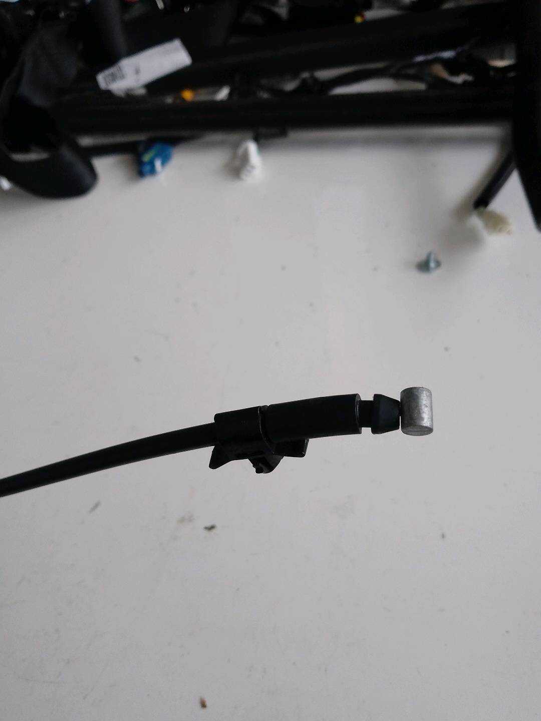 5065004700 行李舱门内开启拉线