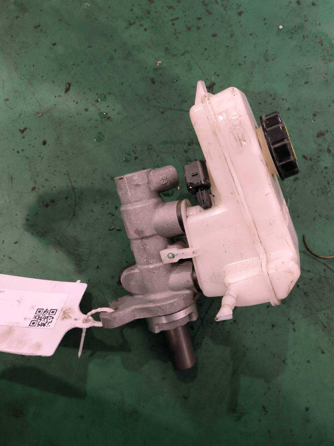 L5QL611301 Brake Fluid Reservoir