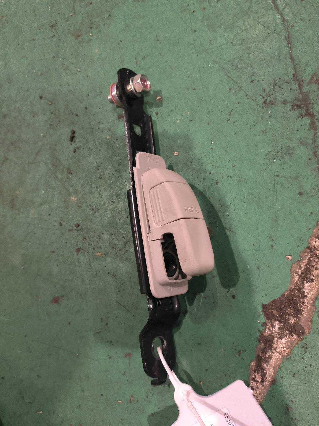 878243RA0A 副驾驶员座椅安全带高度调节器