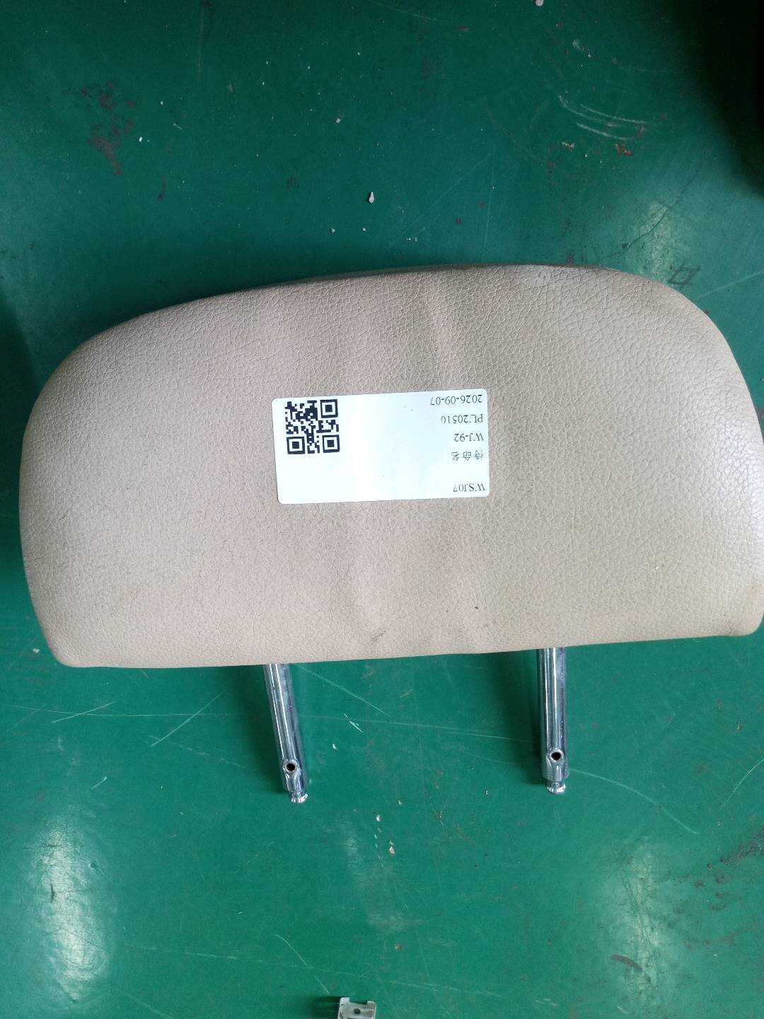 52207254750 后座椅头枕(右)