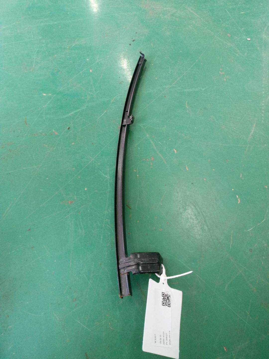 SC6101279 右前门前活动导轨总成