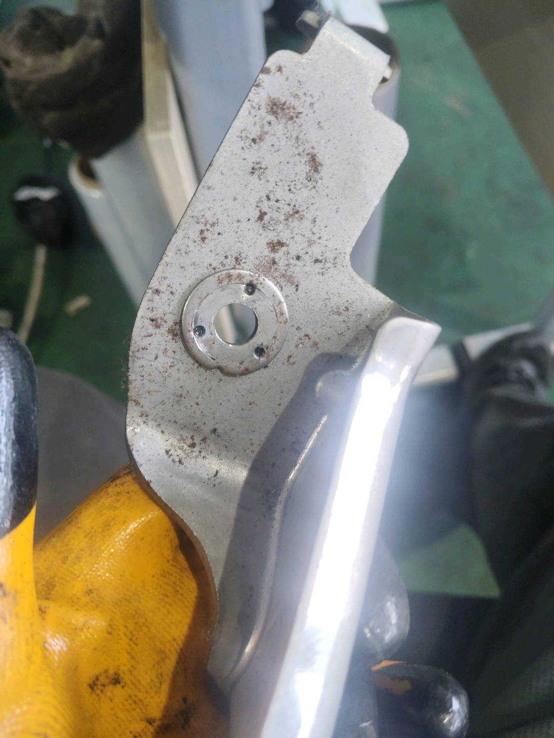 B013112 后排座椅左支架