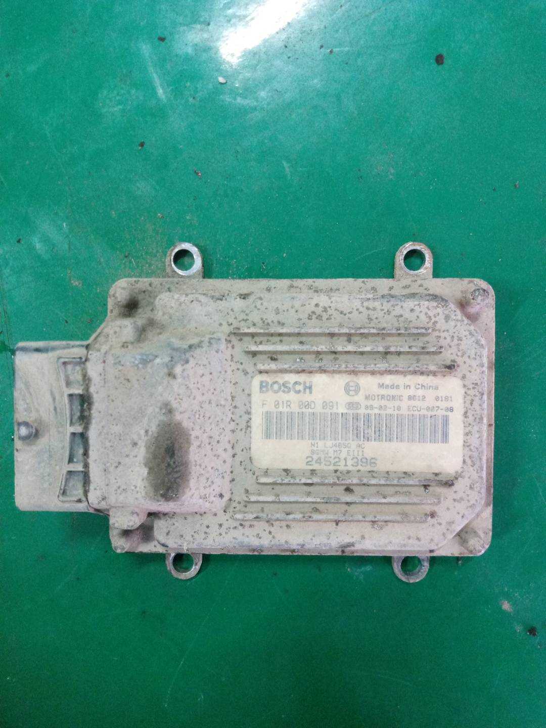 F01R00D091 发动机电脑