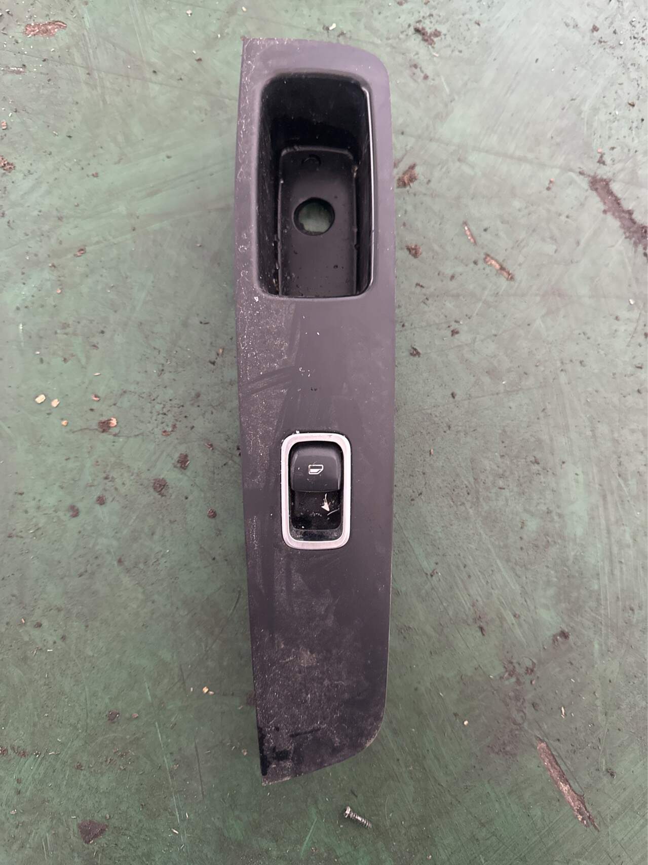 MEF3746060 Front Right Window Switch and Trim Panel Assembly