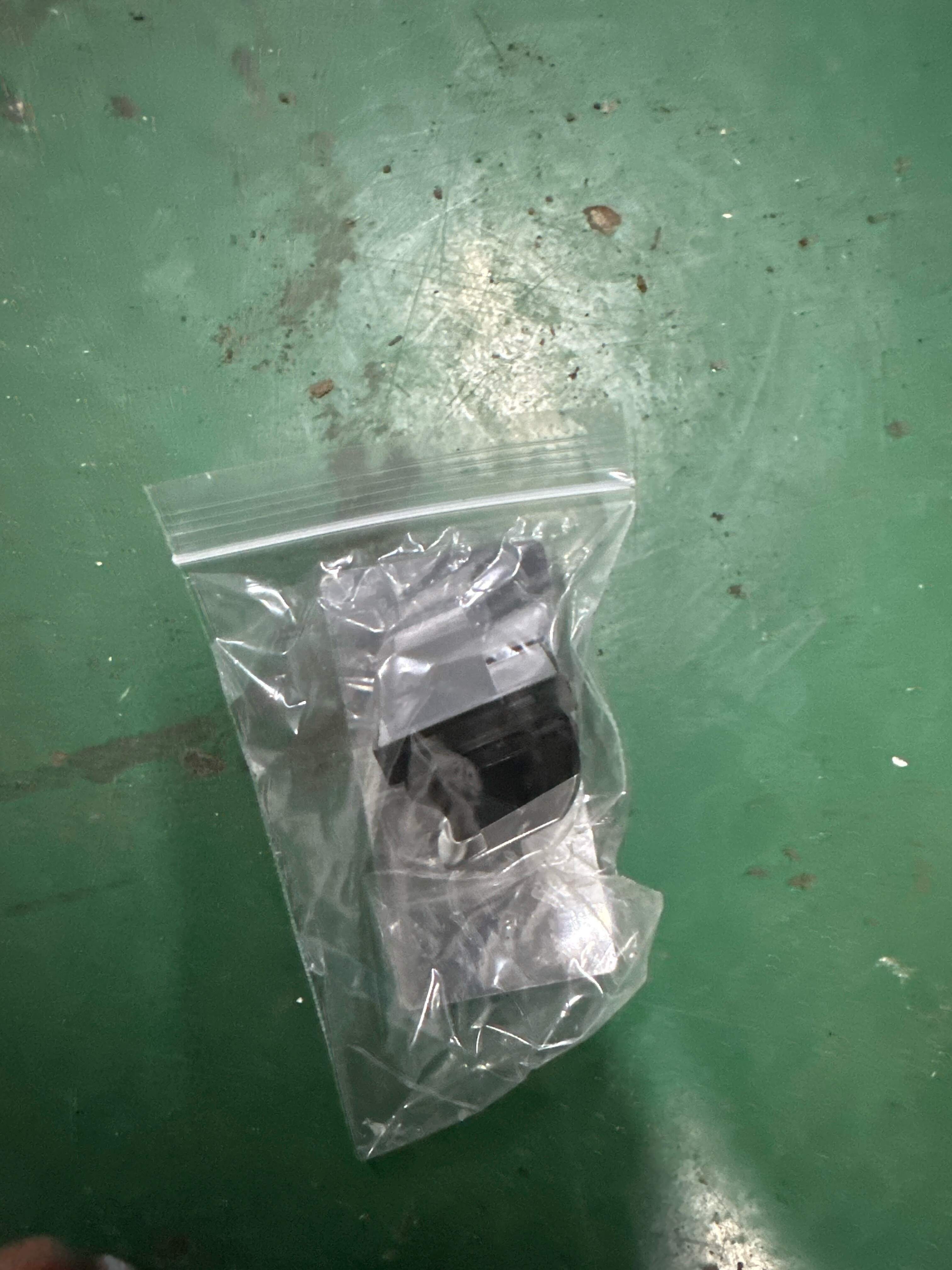 L8KD959855AV10 前门玻璃升降开关(右)