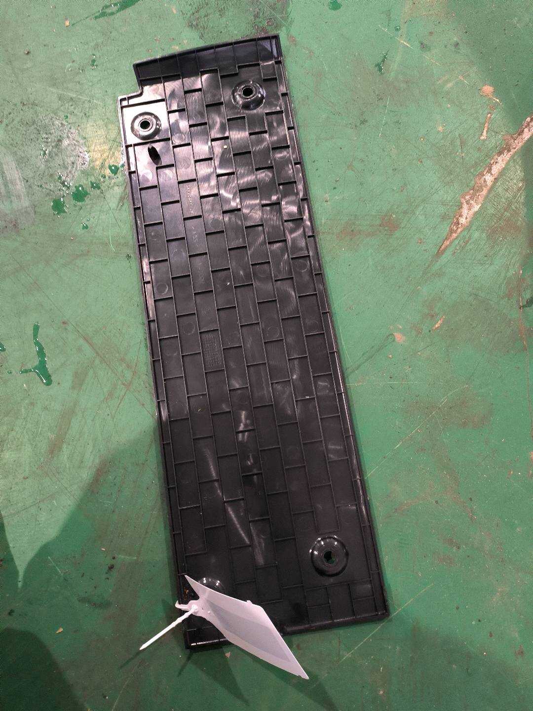P0243927AD Right Carpet Grille