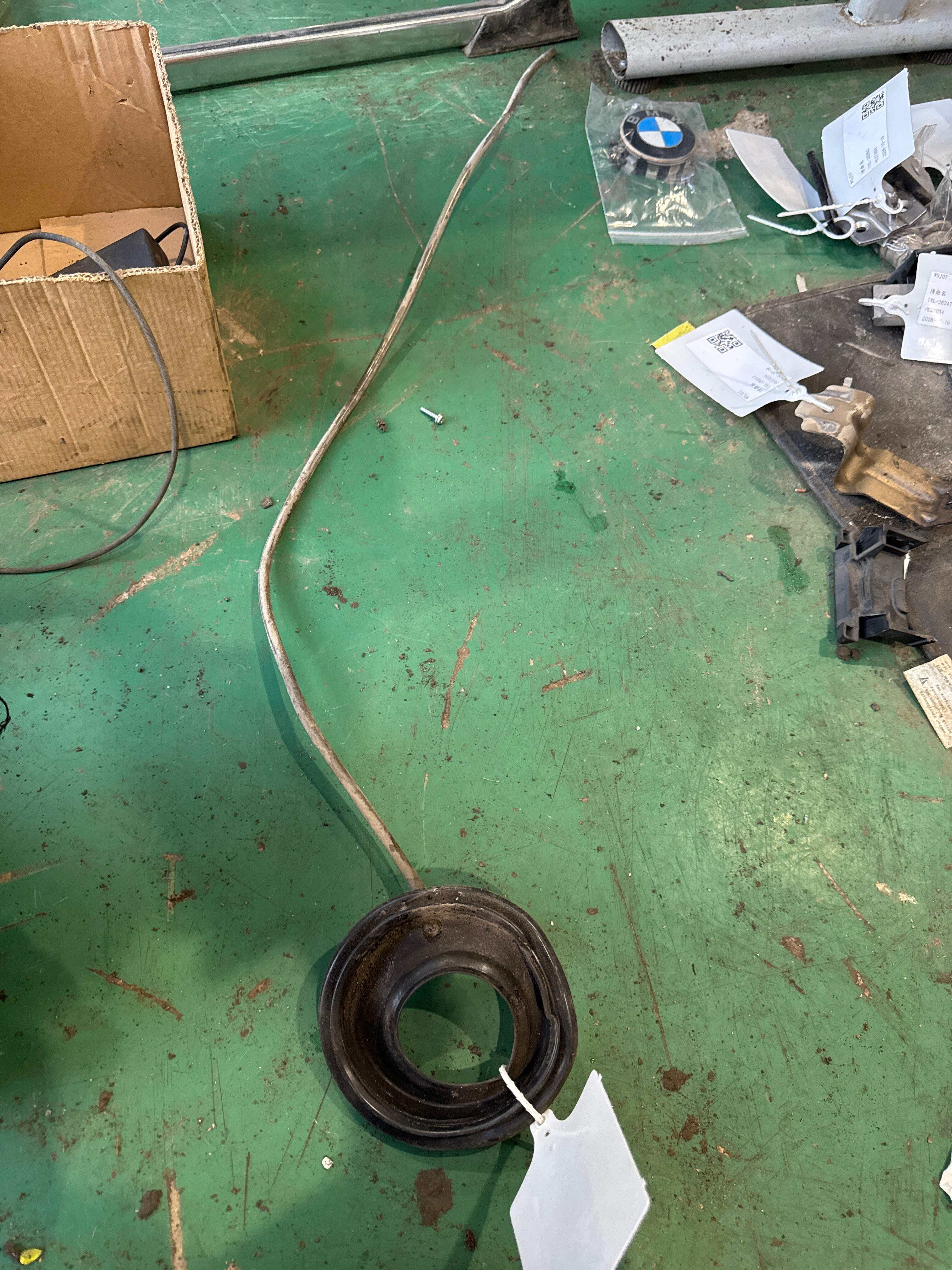 4L0809933 Fuel Tank Filler Pipe Cover