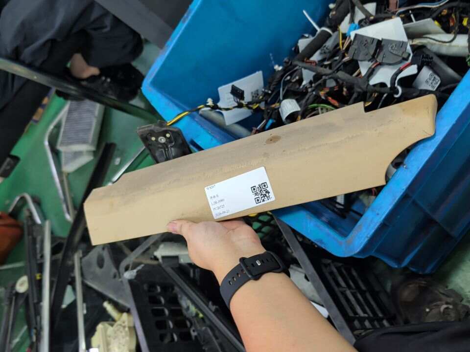 52107170728 副驾驶员座椅侧饰板盖(右)