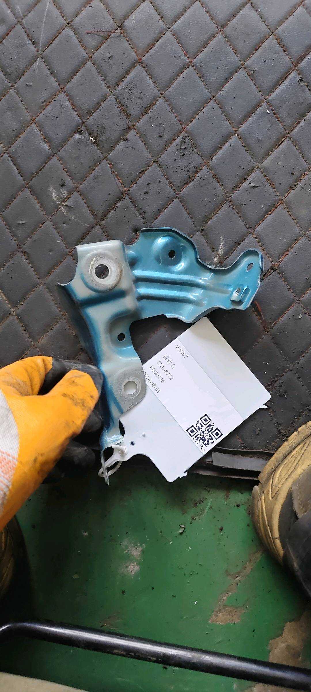 41007450390 Front Fender Bracket Right Middle
