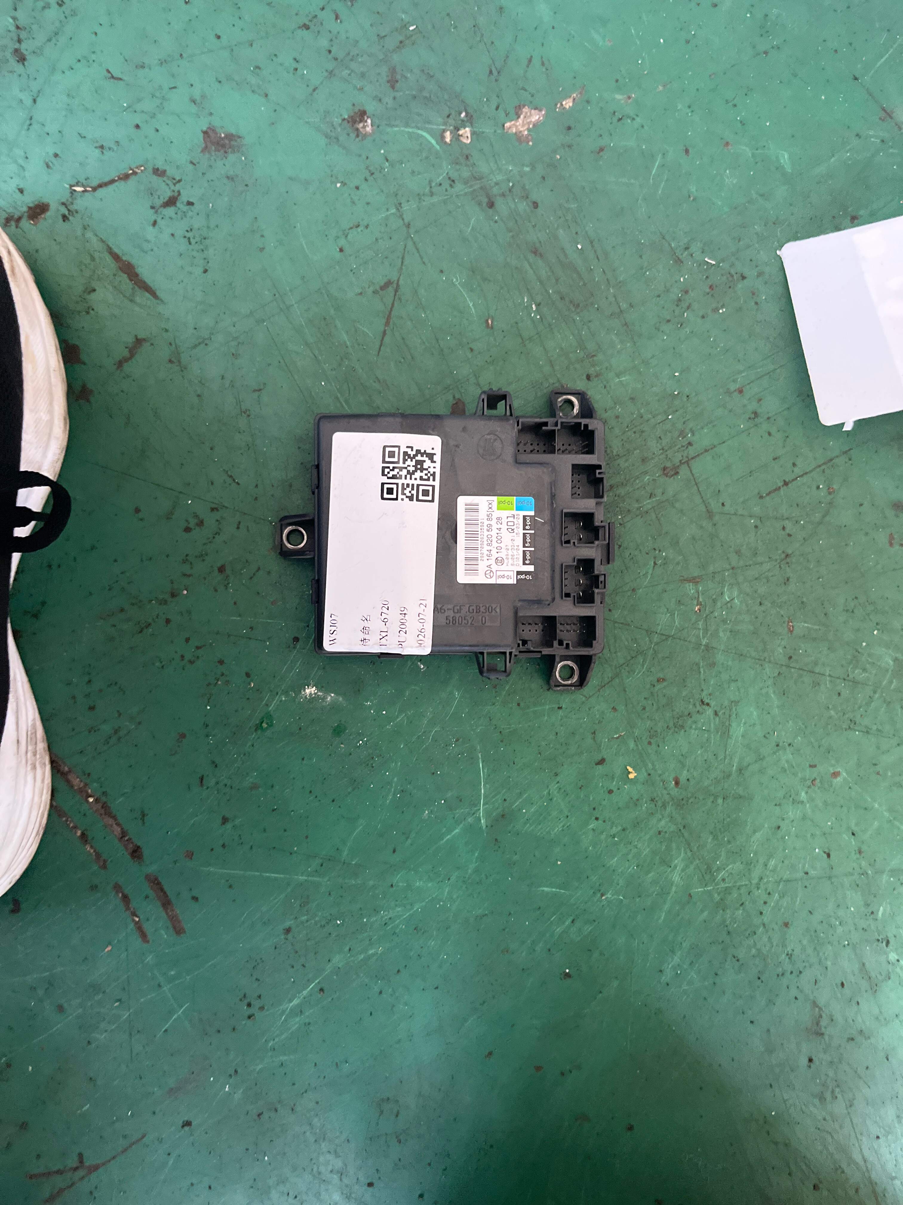 A1648205985 前车门控制单元(右)
