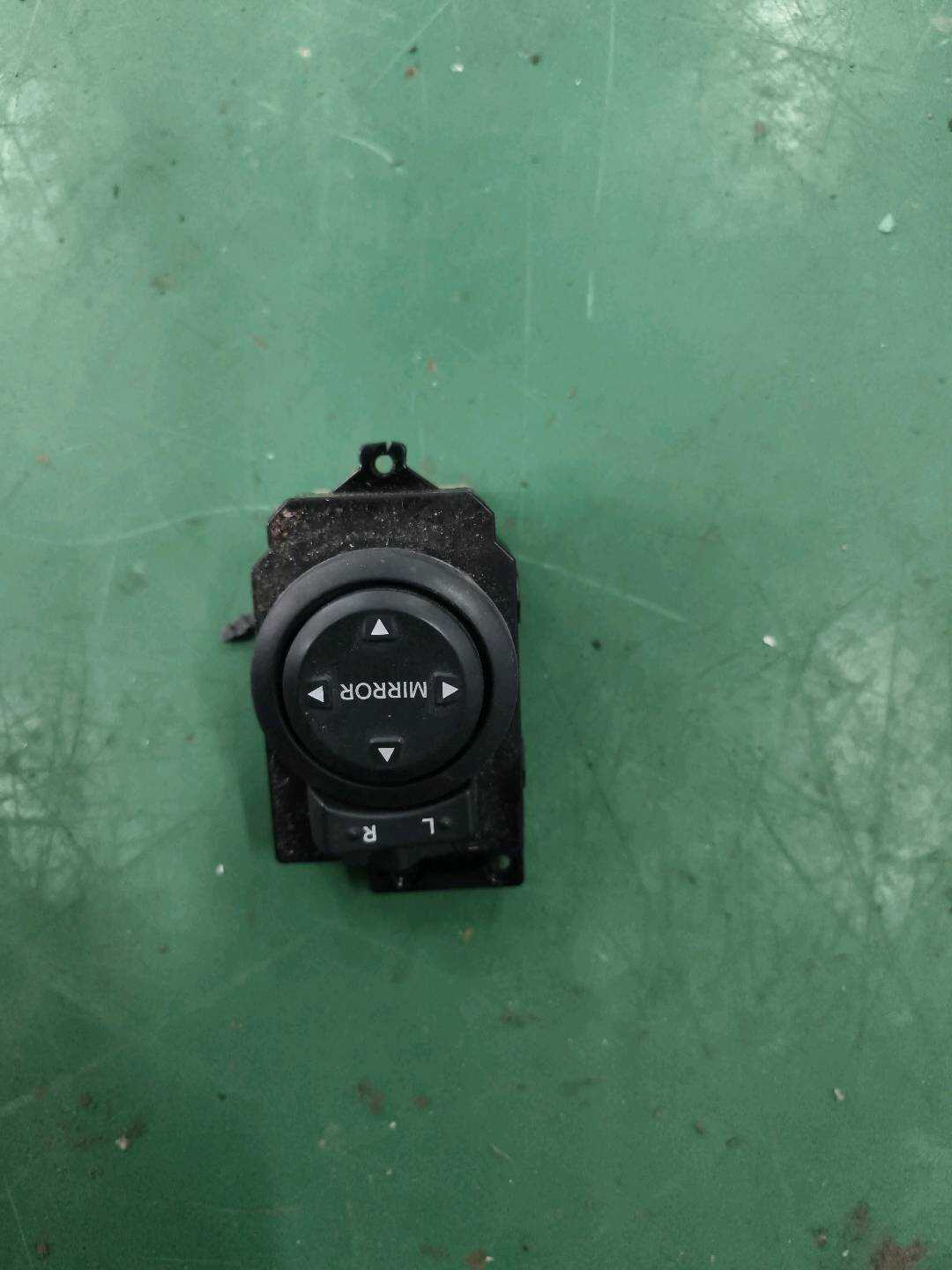 935304X000 Side Mirror Adjustment Switch