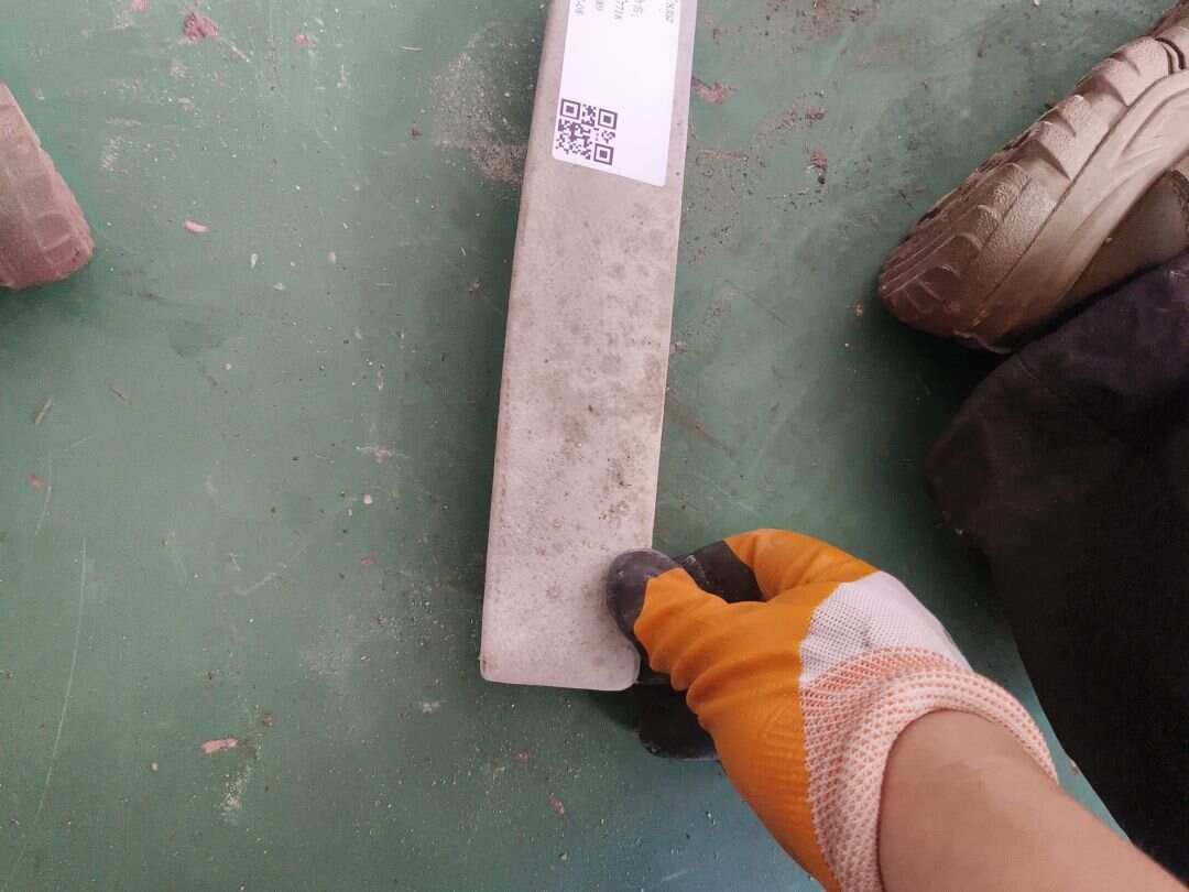 A22168005787L76 中间，下面。护盖