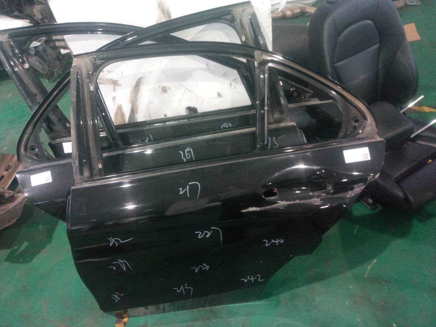 A2057306500 后门壳（左）