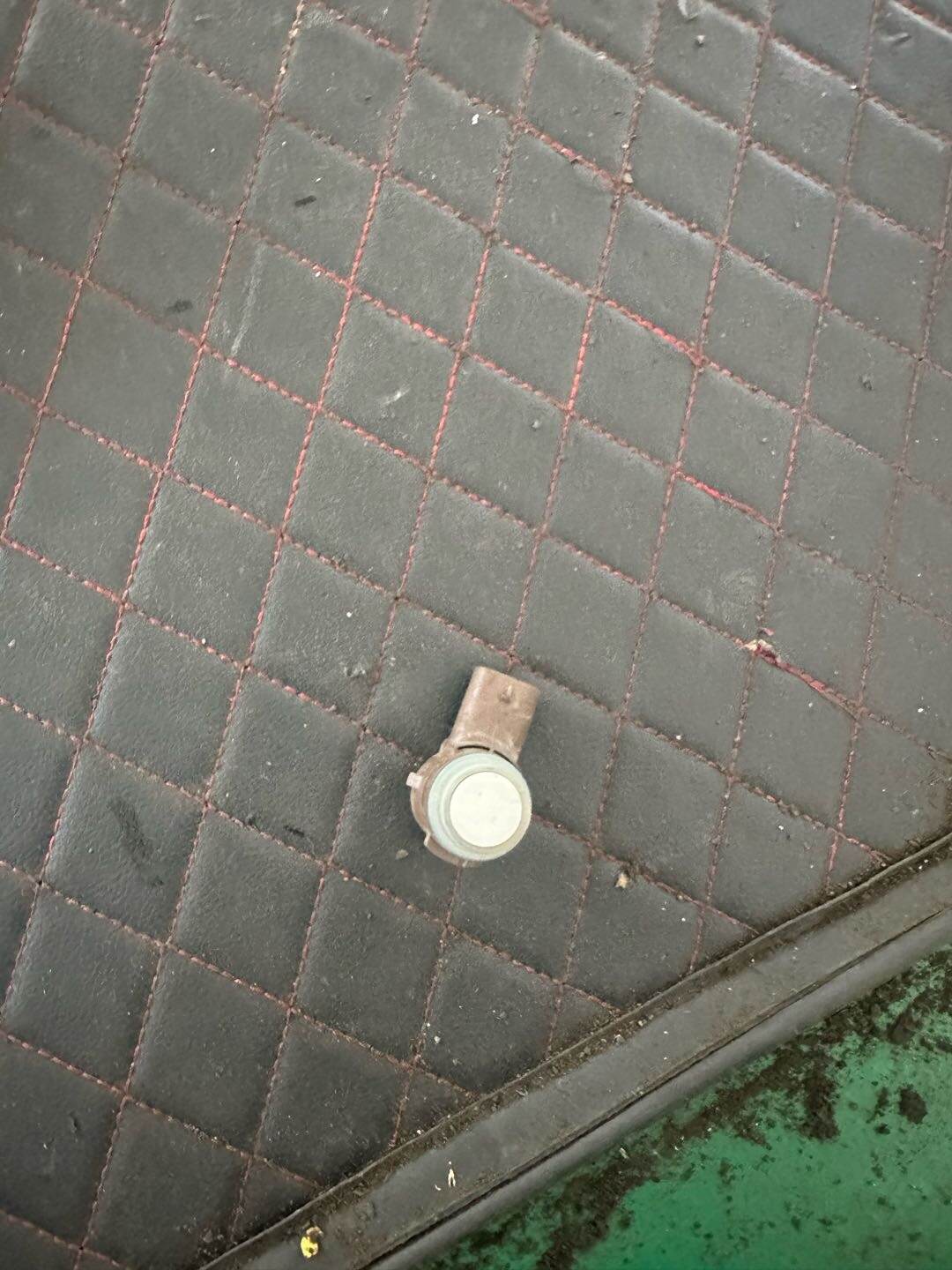 A0009055604 前保险杠电眼(外)