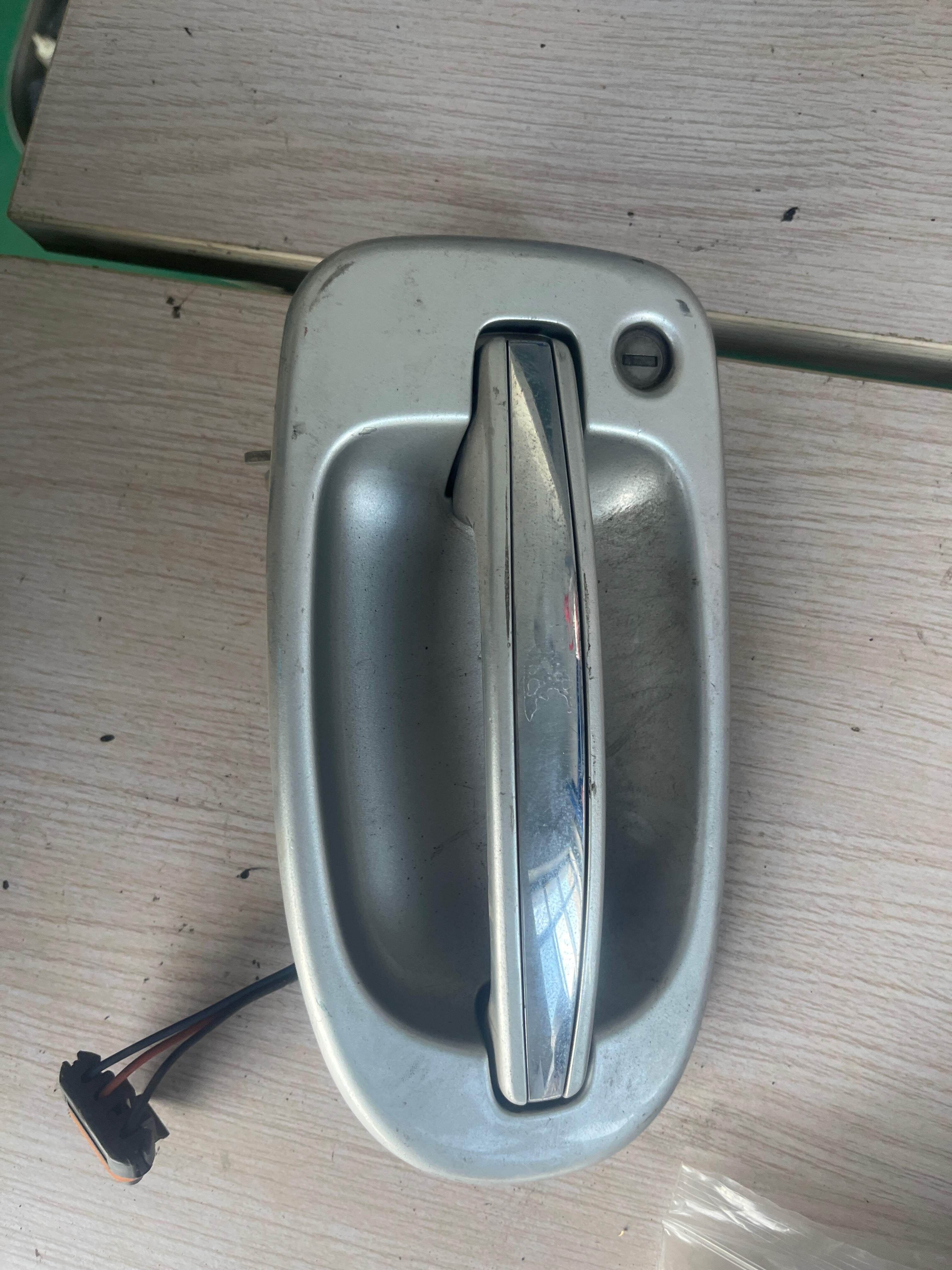 5489671 Front Door Outer Handle, Left