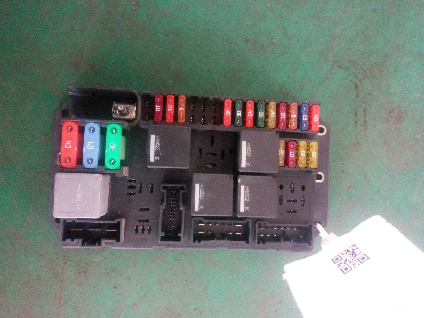 C2D2465 Tailgate Fuse Box