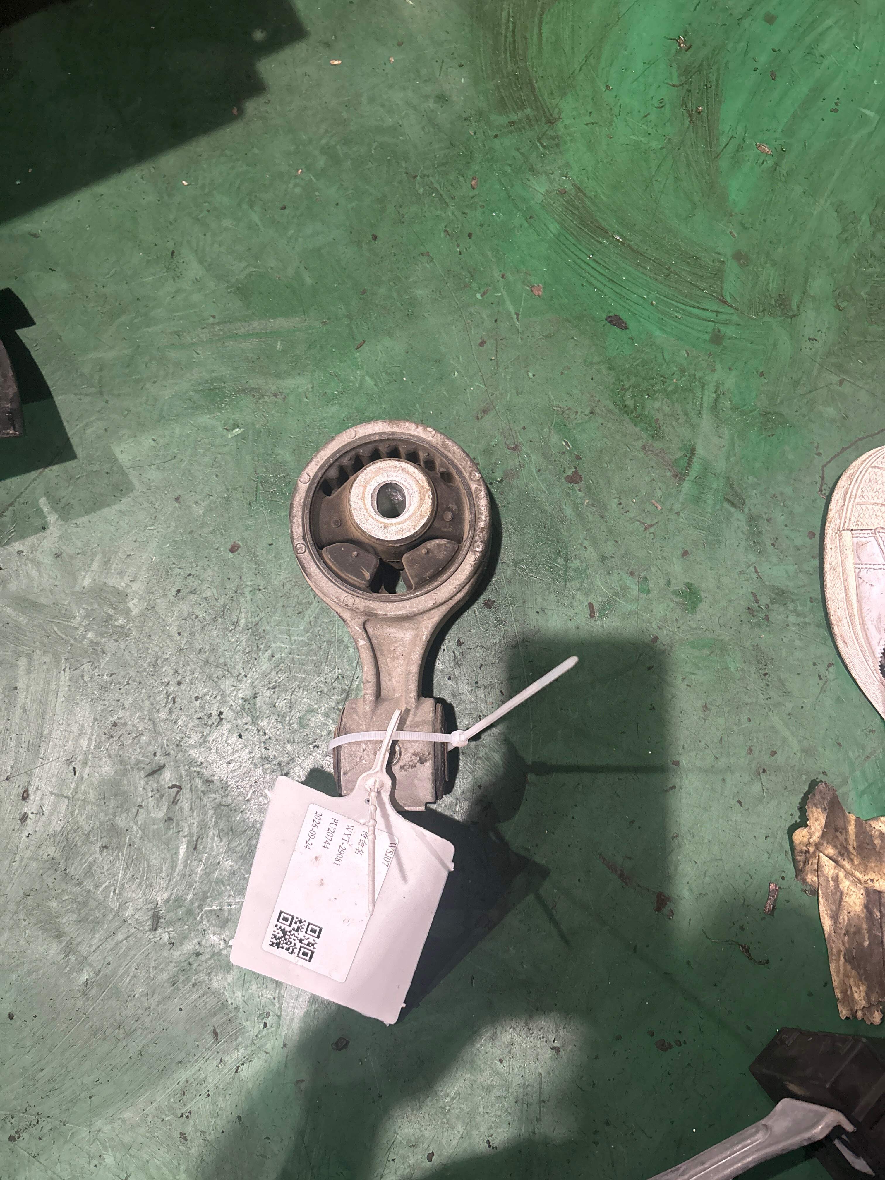 11350JP00B 发动机机脚胶(右上)
