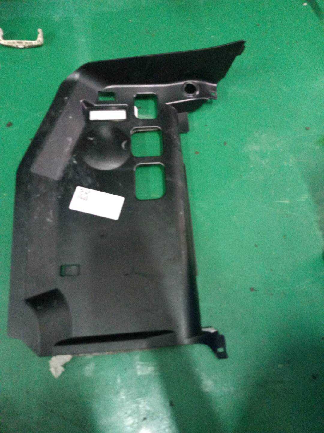 51457155192 仪表台护板(右下)