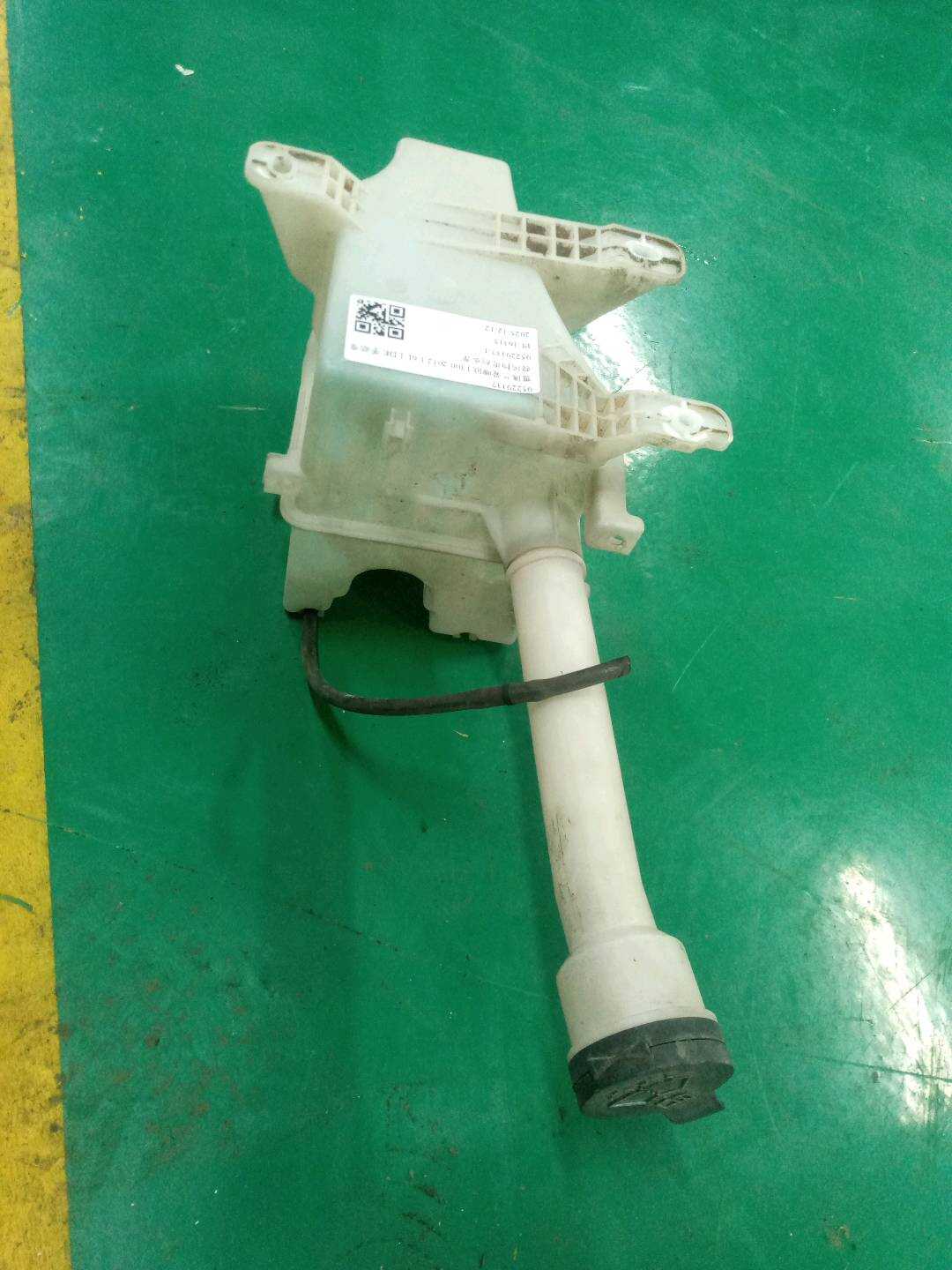 95229337 Front Windshield Washer Reservoir