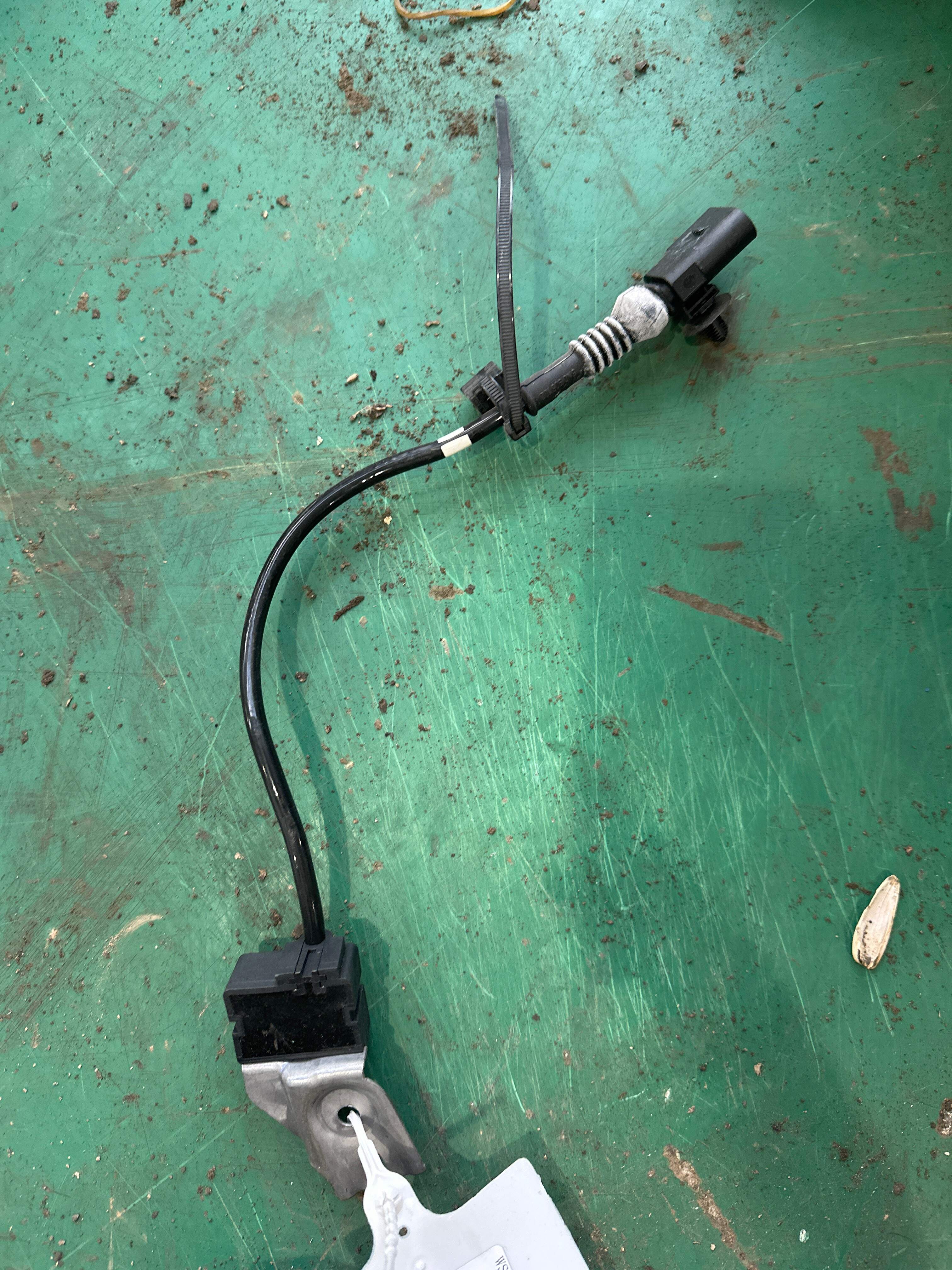 7L0907673D 电子悬架垂直加速传感器(左)