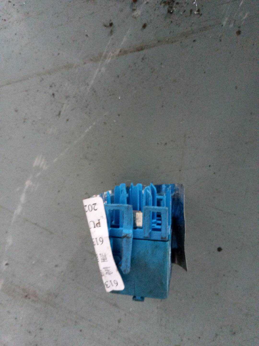 61368384505 雨刮继电器