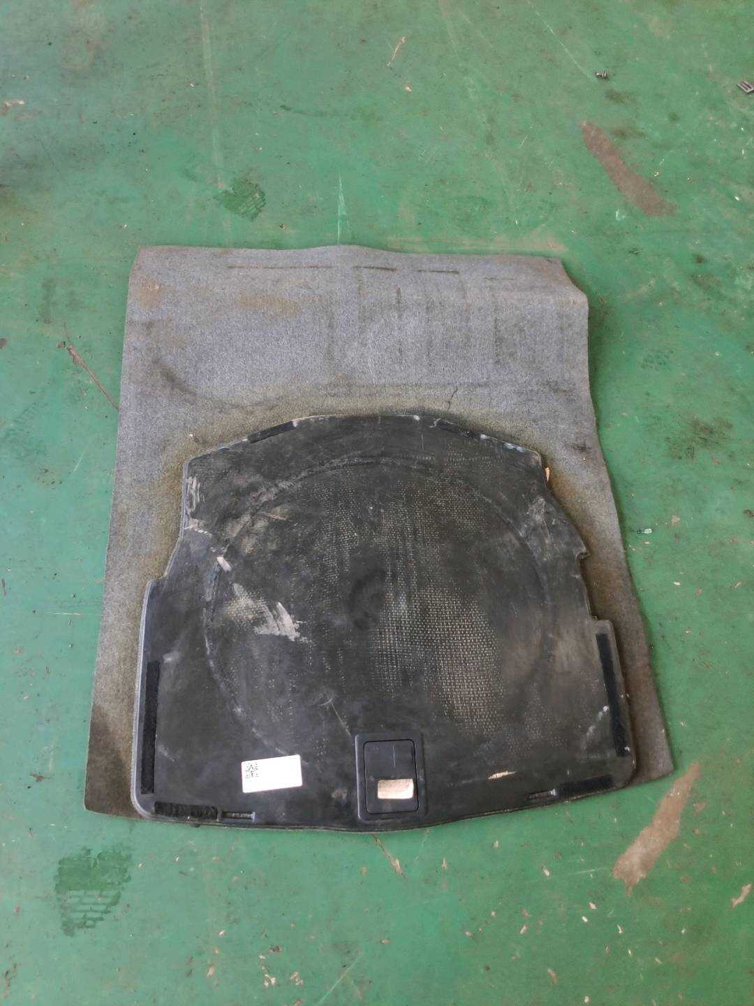 8E5863463 行李箱地毯