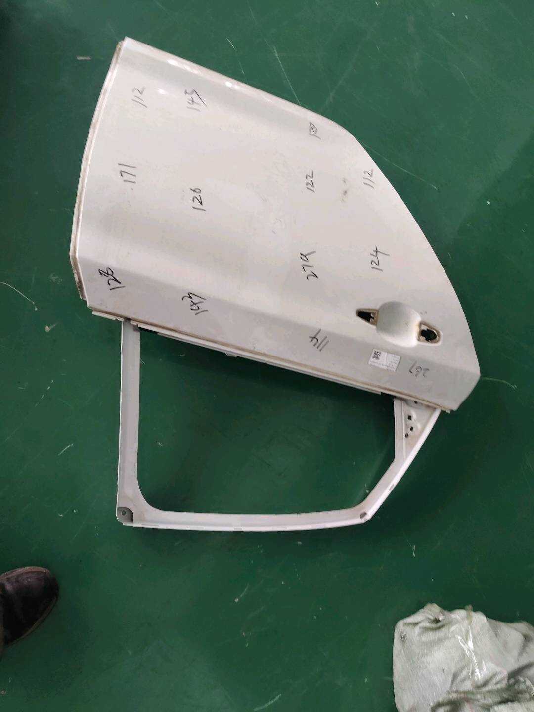 9438237880 后门壳(右)