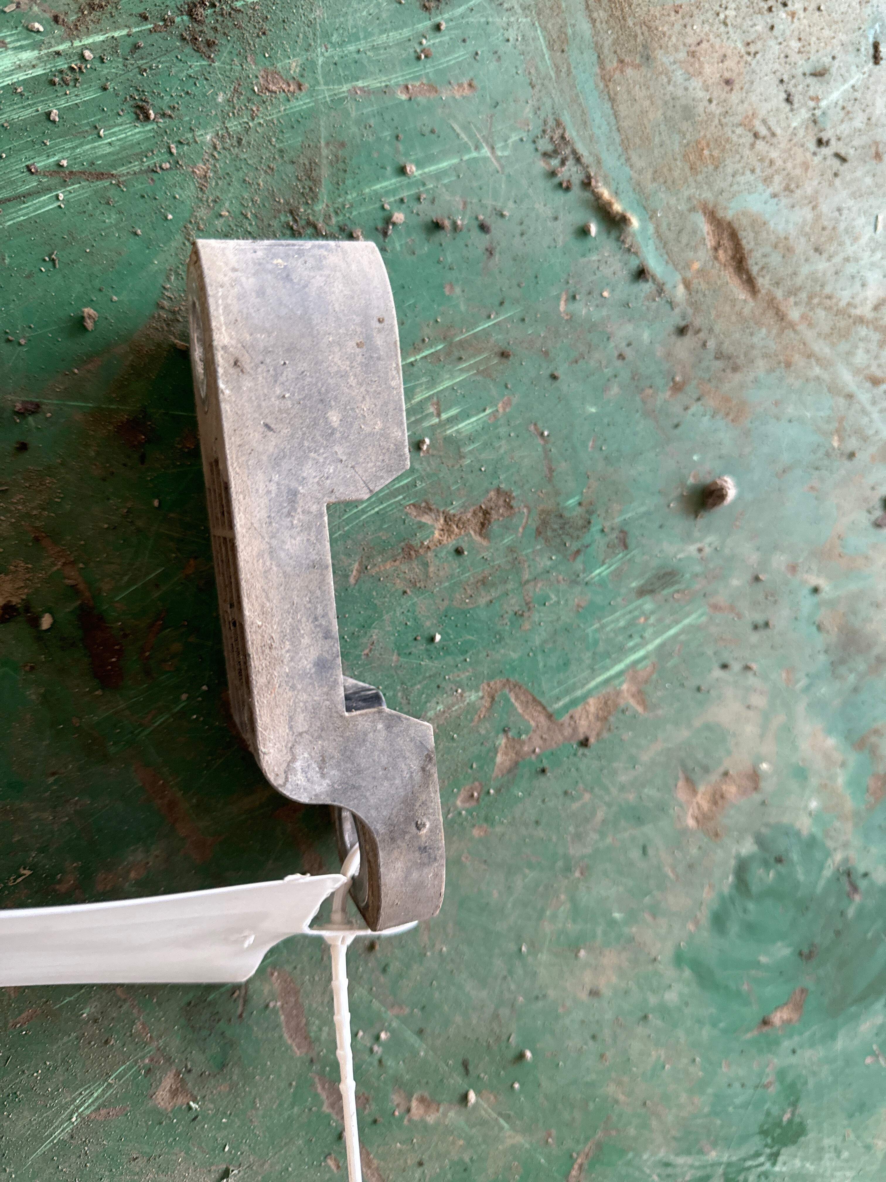 31356861471 Front Sway Bar Bracket, Upper