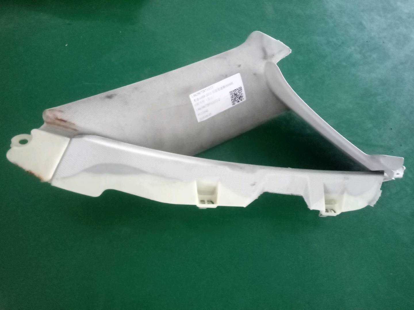 L8K5867287AXTZ C柱内衬(左上)