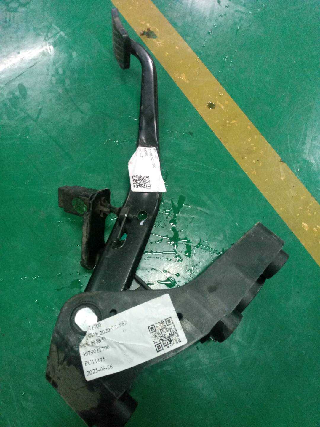 8890376822 制动踏板