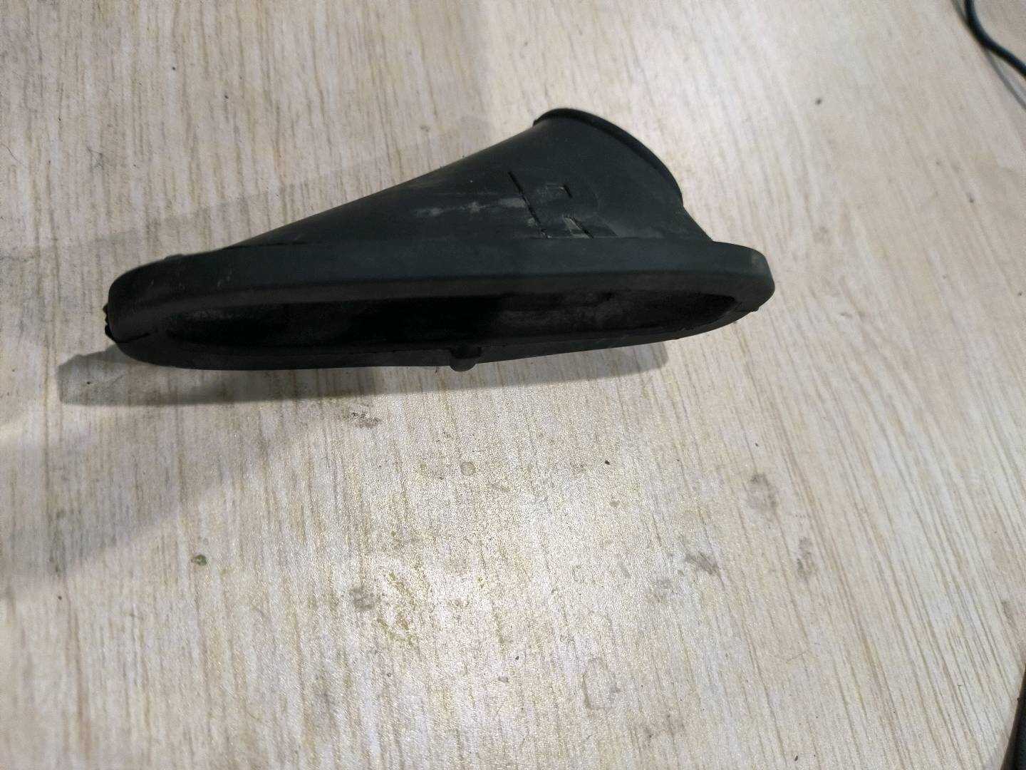 64316964416 前悬挂托架套管 右