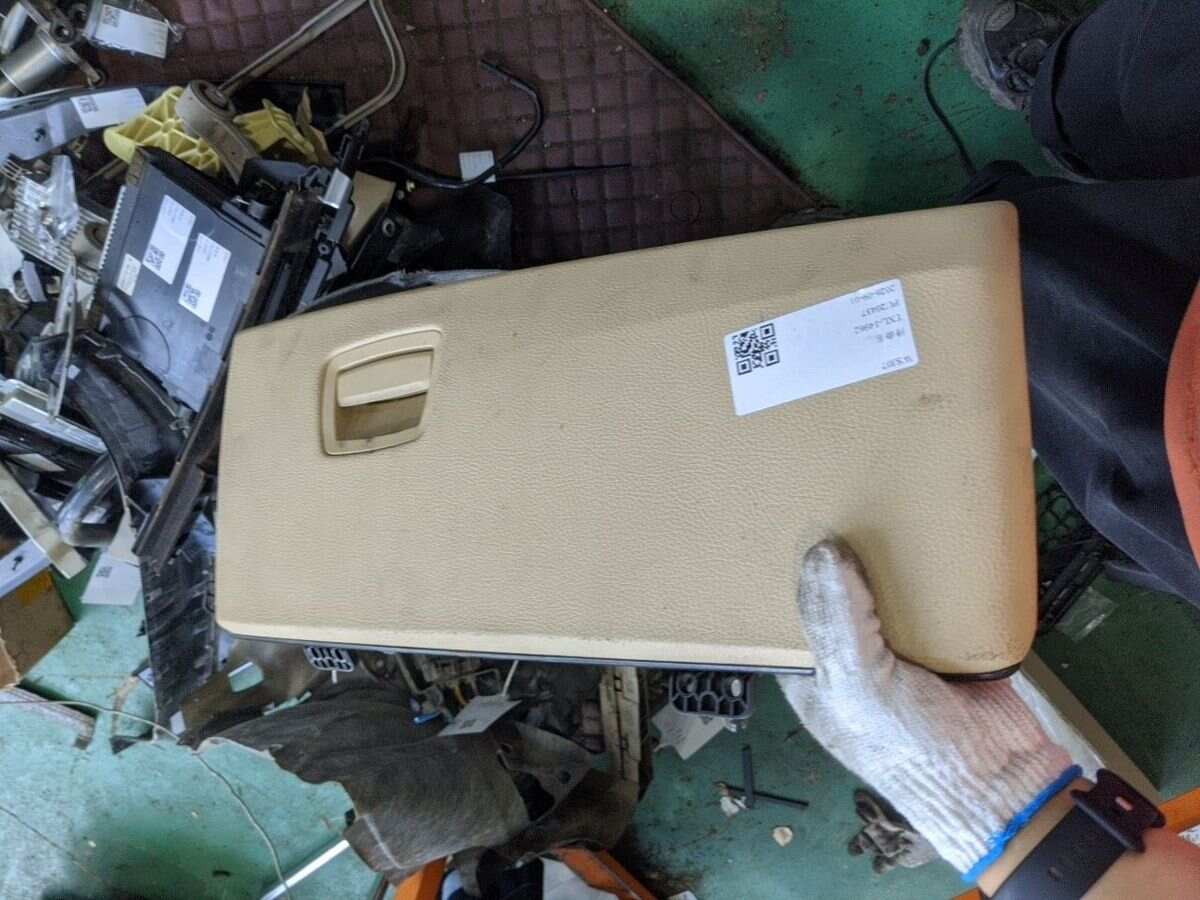 51169159913 Dashboard Glove Box Lid