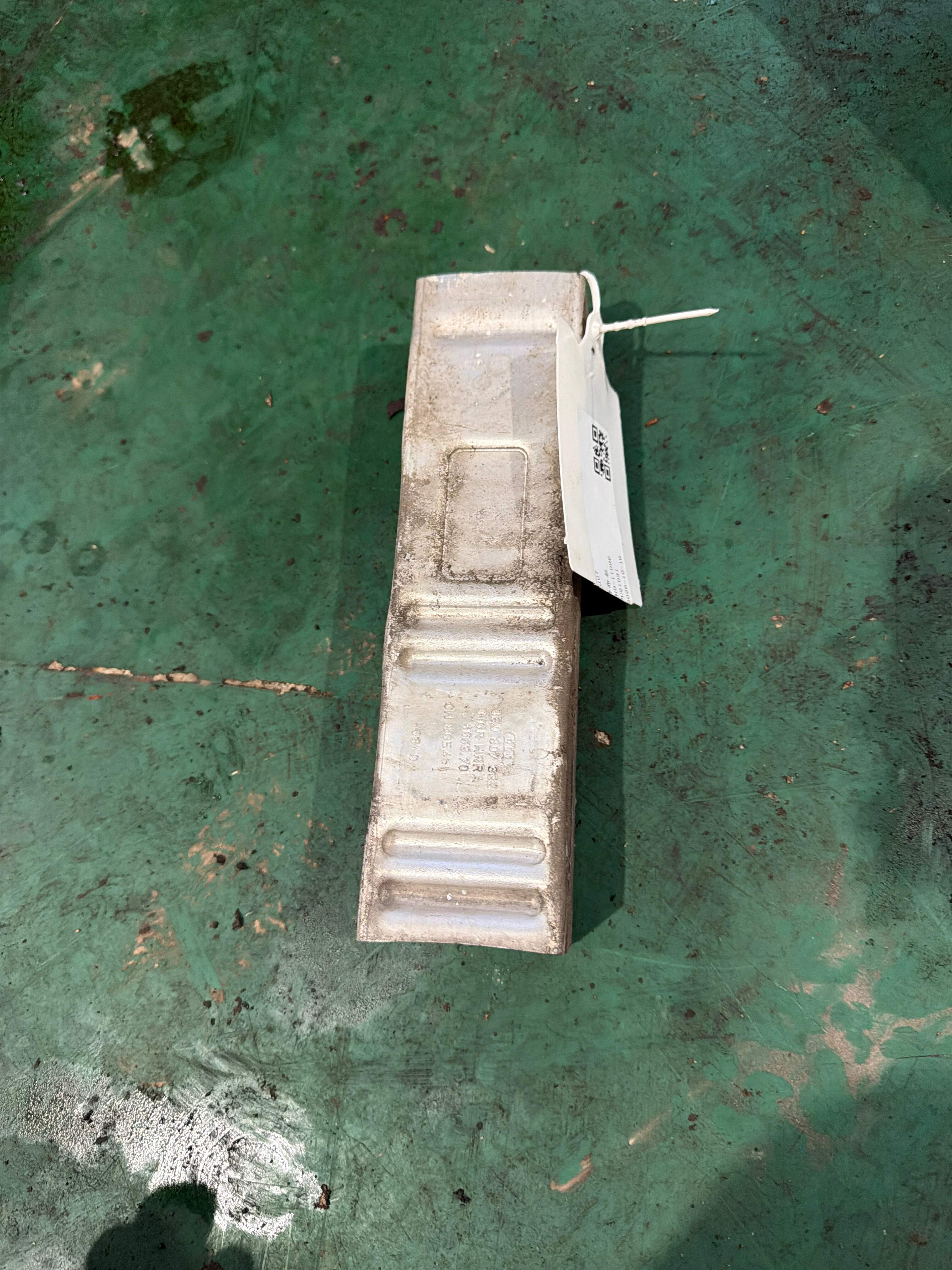 8E0807332B Rear Bumper Frame Bracket, Right
